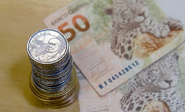 Governo faz projeção de salário mínimo para 2021