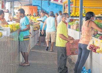 Em diversas cidades, como Iguatu, Juazeiro, Crateús, Icó e Sobral, as aglomerações ainda são frequentes (Foto: Honório Barbosa)