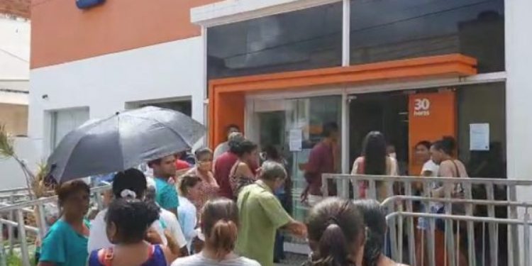 Agência bancária é multada em R$ 50 mil por descumprir decreto de isolamento social, em Crato