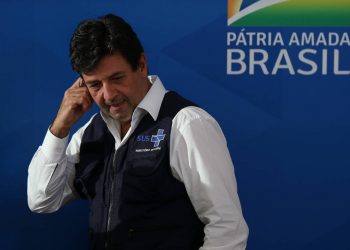 O ministro da Saúde, Luiz Henrique Mandetta, durante entrevista coletiva nesta sexta (3) no Palácio do Planalto (Foto: Pedro Ladeira/Folhapress)