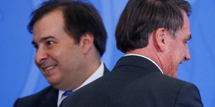 STF manda Rodrigo Maia se manifestar sobre pedido de impeachment