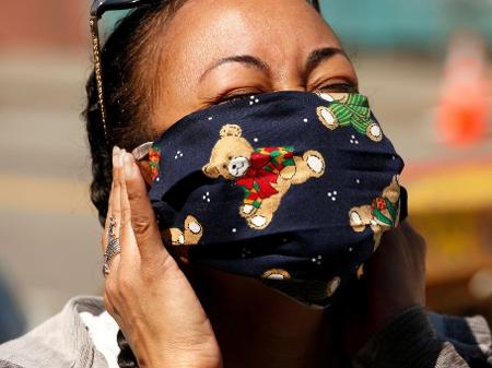 Máscaras caseiras podem ajudar na prevenção contra o coronavírus; saiba como fazer a sua