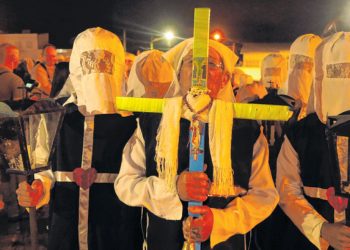 Diversos grupos de penitentes lotam as ruas no período da Semana Santa (Foto: Antonio Rodrigues)