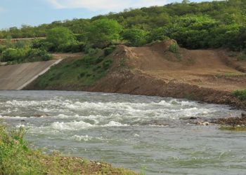 O reservatório de Jati ainda aguarda as águas do Rio São Francisco para beneficiar os cearenses. O novo prazo dado pelo Governo Federal é de mais de 45 dias. Porém, segue o risco de mais um atraso (Foto: Antônio Rodrigues)
