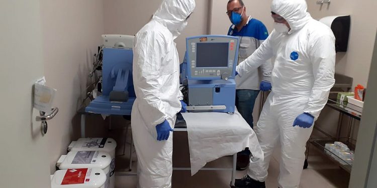 Empresa chinesa cancela venda de 600 respiradores contratados para a Bahia e o Ceará; carga fica retida em Miami