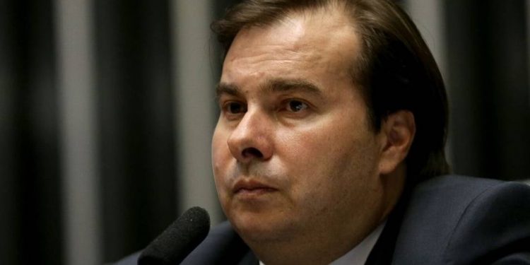 Responsável por abrir processo, Maia evita fazer juízo prévio sobre impeachment