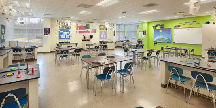 Projeto na Assembleia obriga redução do preço da mensalidade nas escolas do Ceará durante quarentena