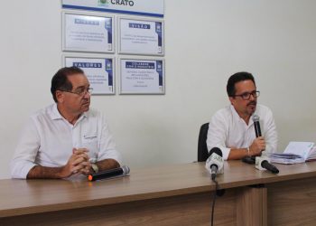 Zé Ailton, prefeito do Crato (à esq.) e o ex-secretário de Saúde André Barreto (à dir) (Foto: Ascom)