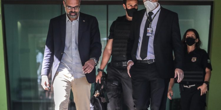 Alexandre de Moraes determina quebra de sigilo de investigados e bloqueio de perfis na internet