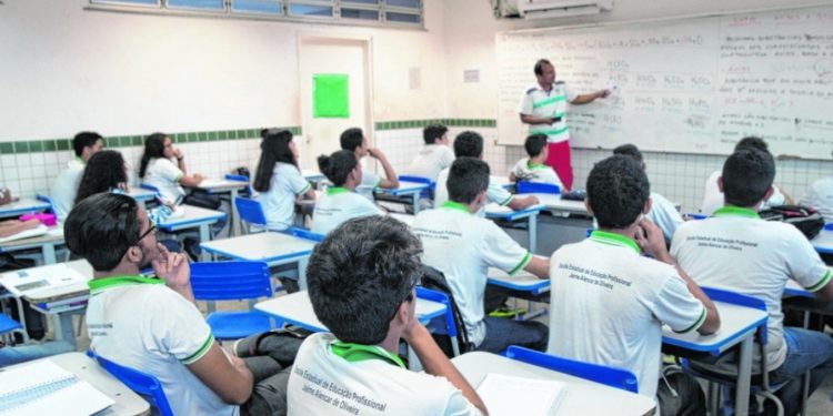 Aulas presenciais na rede pública do Ceará não têm data definida para recomeçar