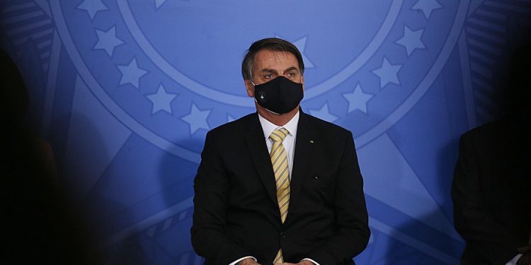 Bolsonaro admite que cloroquina não tem eficácia comprovada contra Covid-19