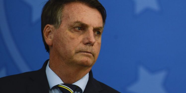 Bolsonaro ameaça resistir ao STF e quer barrar depoimento do ministro Weintraub