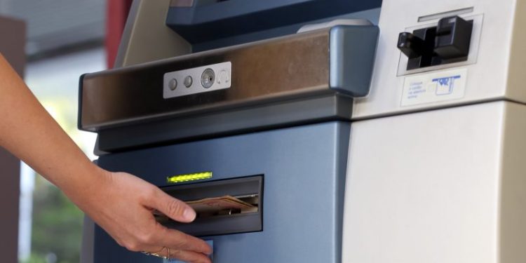 Saque de R$ 1.045 do FGTS: Quem recebe? Quando será? O saque é obrigatório?