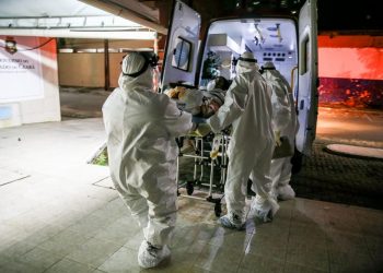 Diante do aumento nos casos graves, os insumos necessários para intubação de pacientes começam a faltar no mercado (Foto: Camila Lima)
