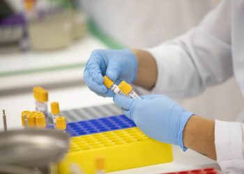 Estudo francês que recomendava hidroxicloroquina para tratamento de Covid-19 é retirado do ar