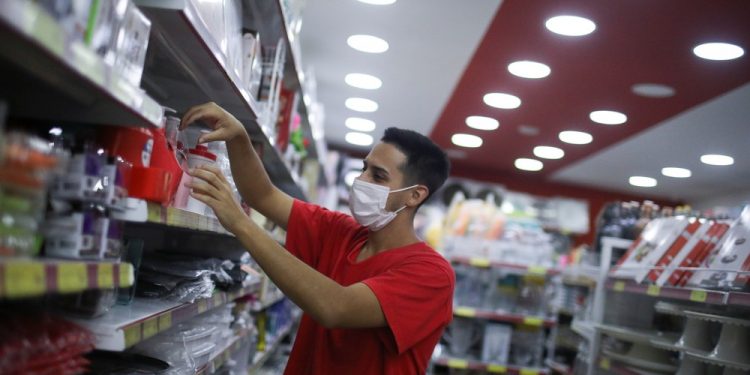 Estudo mostra: Sem isolamento, contágio por Covid em cidades é até 35 vezes maior