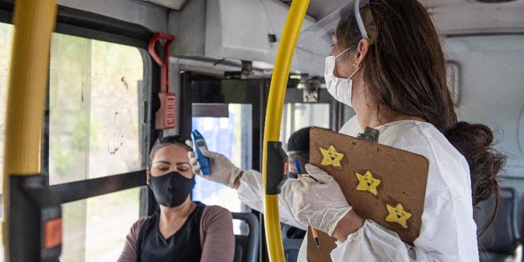 Brasil ultrapassa 250 mil diagnósticos de coronavírus e tem 16.792 mortes