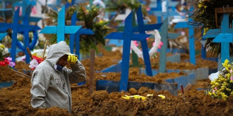 Brasil chega a quase 20 mil casos novos de Covid-19 registrados em 24h