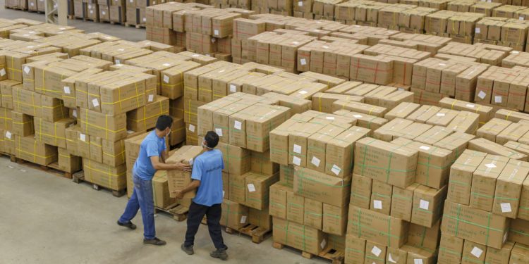 Governo do Ceará distribui 3,5 milhões de EPIs e insumos hospitalares para municípios cearenses