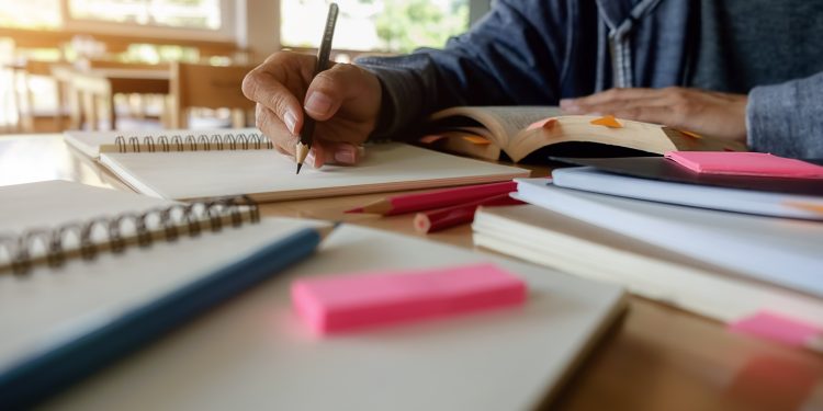 MEC anuncia adiamento do Enem 2020