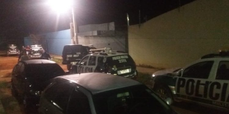 Polícia acaba com festa de 50 pessoas em chácara e apreende drogas em Juazeiro do Norte