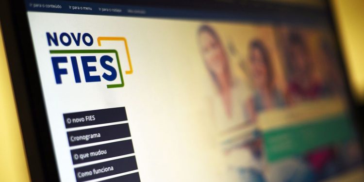 MEC publica novos editais para Prouni e Fies referentes ao 1º semestre