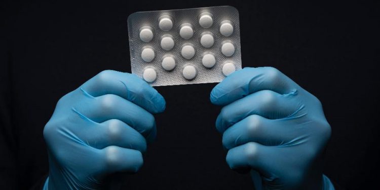 Por que cloroquina é segura para certas doenças, mas não para Covid-19