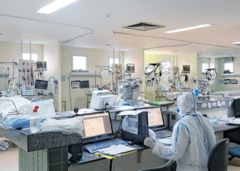 Em Juazeiro do Norte, o Hospital Regional do Cariri (HRC), são 35 leitos de UTI dedicados a pacientes com a Covid (Foto: Raquel Oliveira)