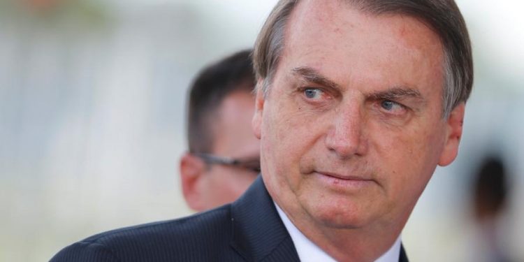 Coronavírus: Postura de Bolsonaro diante da pandemia fará com que vacina demore mais para chegar ao Brasil