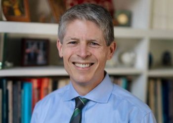 O professor John Carey, da Universidade de Dartmouth, nos EUA (Foto: Eli Burakian/Divulgação)