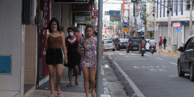 Juazeiro do Norte tem principais praças e ruas interditadas para evitar aglomerações