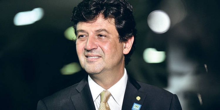 Ampliação do uso da cloroquina pode provocar mortes em casa, diz Mandetta