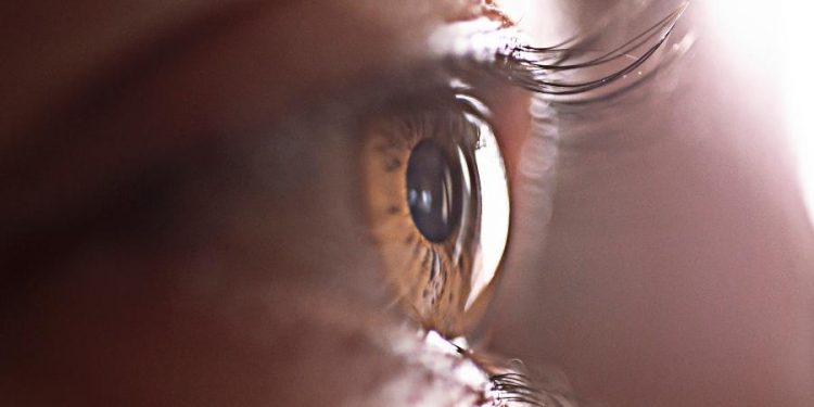 Novo coronavírus pode entrar no corpo humano pelos olhos, diz pesquisa (Foto: iStock)