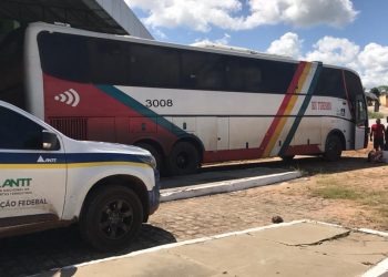 Ônibus foi levado para o pátio da ANTT, em Brejo Santo (Foto: ANTT)
