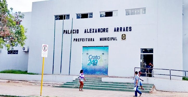 Ex-servidores têm pedido de auxílio emergencial negado por suposto vínculo com prefeitura do Crato