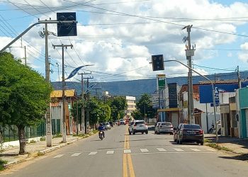 Semáforo instalado na Avenida Teodorico Teles (Foto: Samuel Pinheiro/Revista Cariri)
