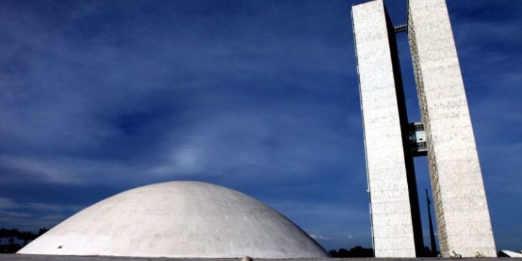 Senado aprova socorro de R$ 60 bilhões a estados e municípios afetados pela Covid-19