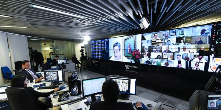 Senado aprova socorro a estados e municípios; policiais e professores terão reajuste