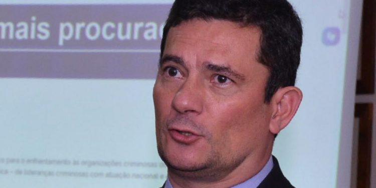 Moro reforça acusação contra Bolsonaro, apresenta provas e deixa a PF após 11 horas