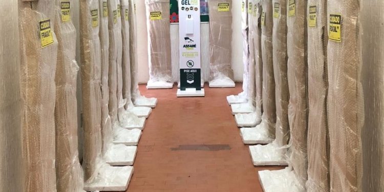 Prefeitura de Assaré instala 20 totens de álcool em gel em locais estratégicos do Município