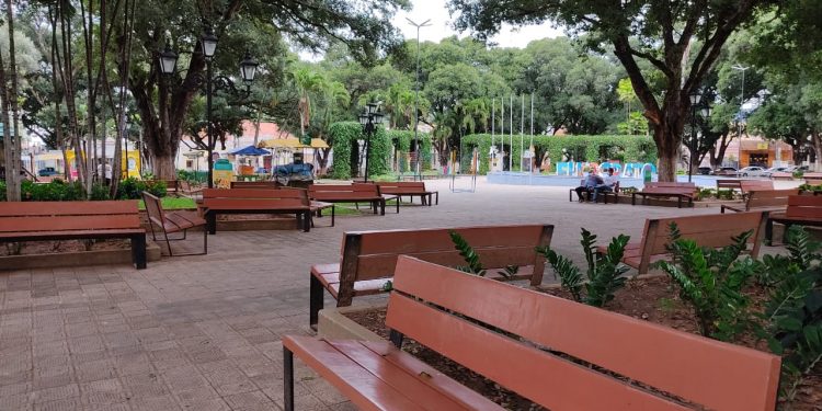 Primeiro dia de lockdown em Crato tem aglomeração e barreiras sanitárias