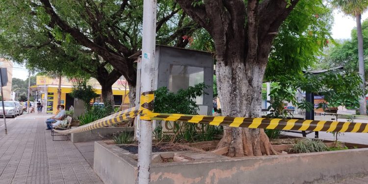 Primeiro dia de lockdown em Crato tem aglomeração e barreiras sanitárias