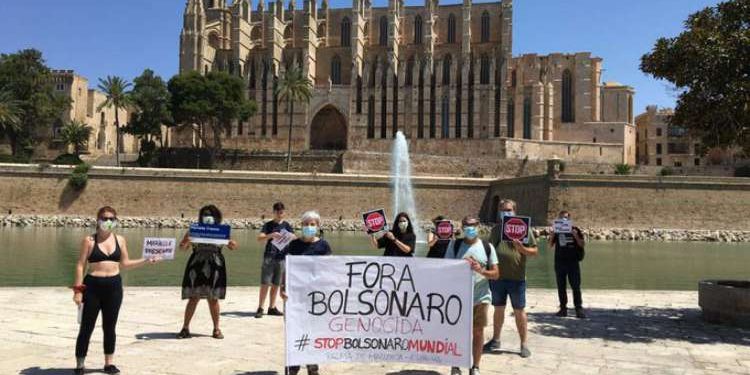 Ato virtual #StopBolsonaroMundial lidera rede sociais e ocorre em 25 países neste domingo (28)