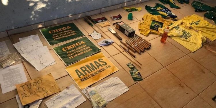 Grupos bolsonaristas usavam chácara para treino paramilitar, diz delegado