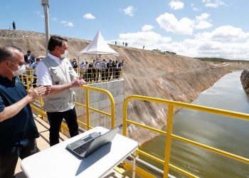 Ministro Rogério Marinho ao lado do presidente Jair Bolsonaro no evento de inauguração da transposição no Ceará
(Foto: Isac NóbregaPR)