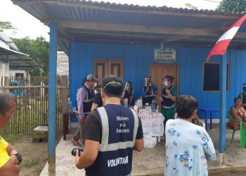 Grupo evangélico injeta medicamento veterinário em milhares de pessoas para a Covid-19