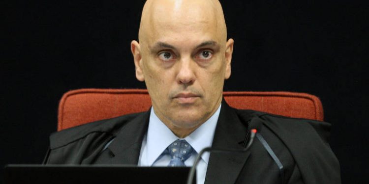 Covid-19: Moraes manda governo retomar divulgação completa de dados acumulados