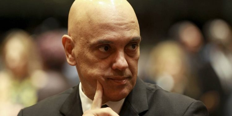 Moraes determina que redes sociais forneçam relatórios sobre monetização de páginas bolsonaristas