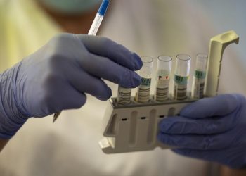 Cientistas do Reino Unido identificam remédio barato para tratar pacientes graves de Covid-19