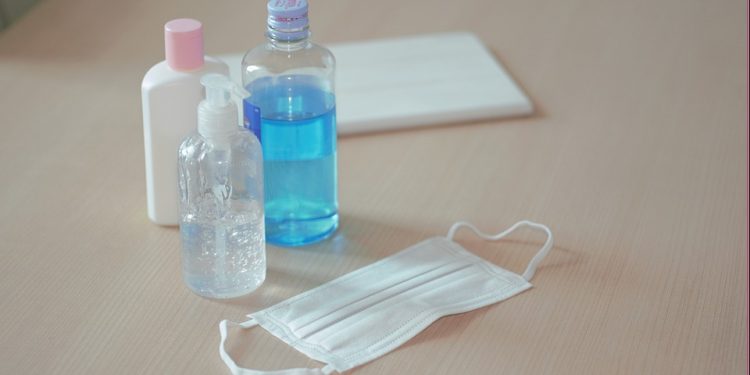 Álcool em gel: amigo da saúde, mas inimigo da pele